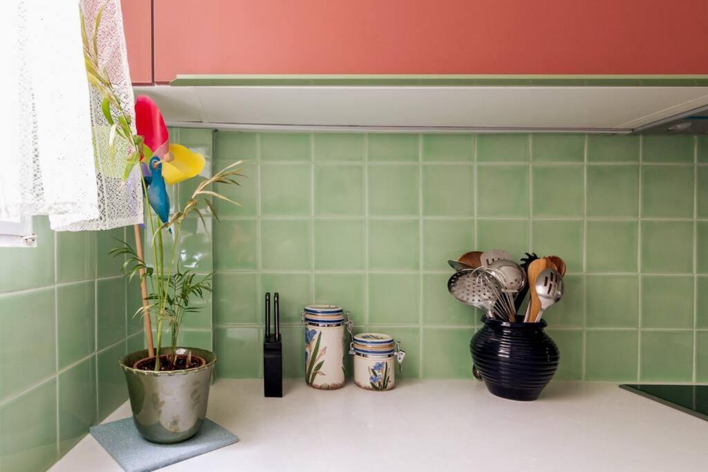 Iphigenia 2 Bedroom Retro Downtown Apartment Athens Ngoại thất bức ảnh