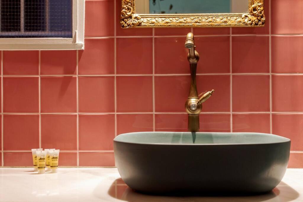 Iphigenia 2 Bedroom Retro Downtown Apartment Athens Ngoại thất bức ảnh